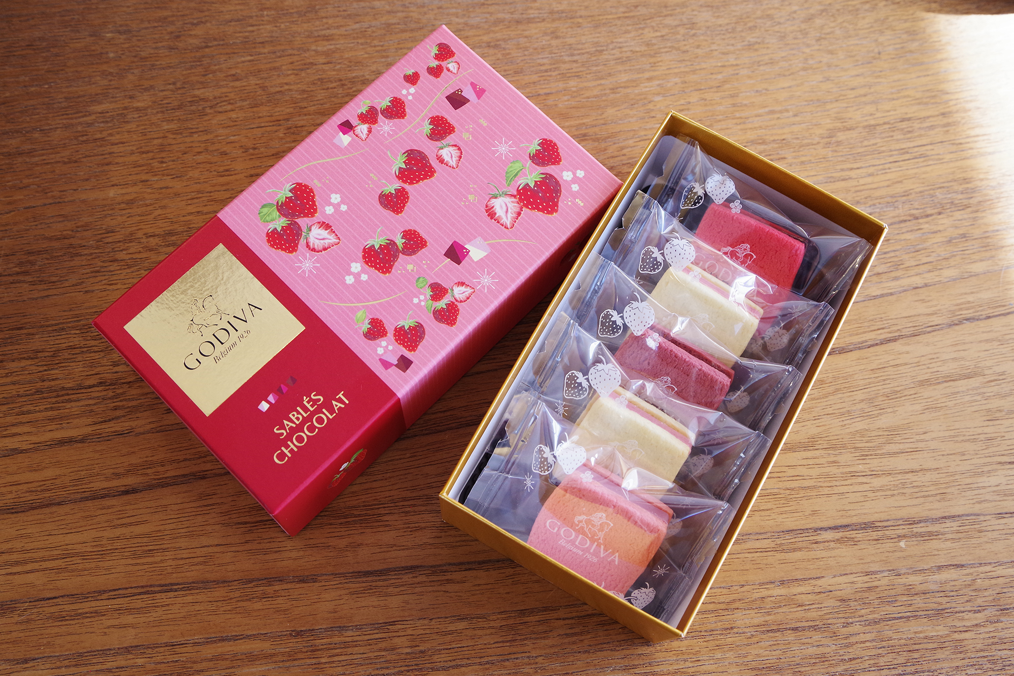 GODIVA FY26 VD Sablés Chocolat Strawberry Assortment